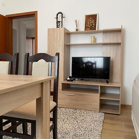 Кирил и методи 41 Берковица Екстериор снимка