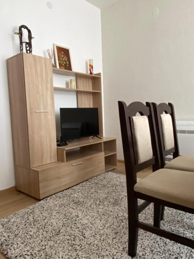 Кирил и методи 41 Берковица Екстериор снимка